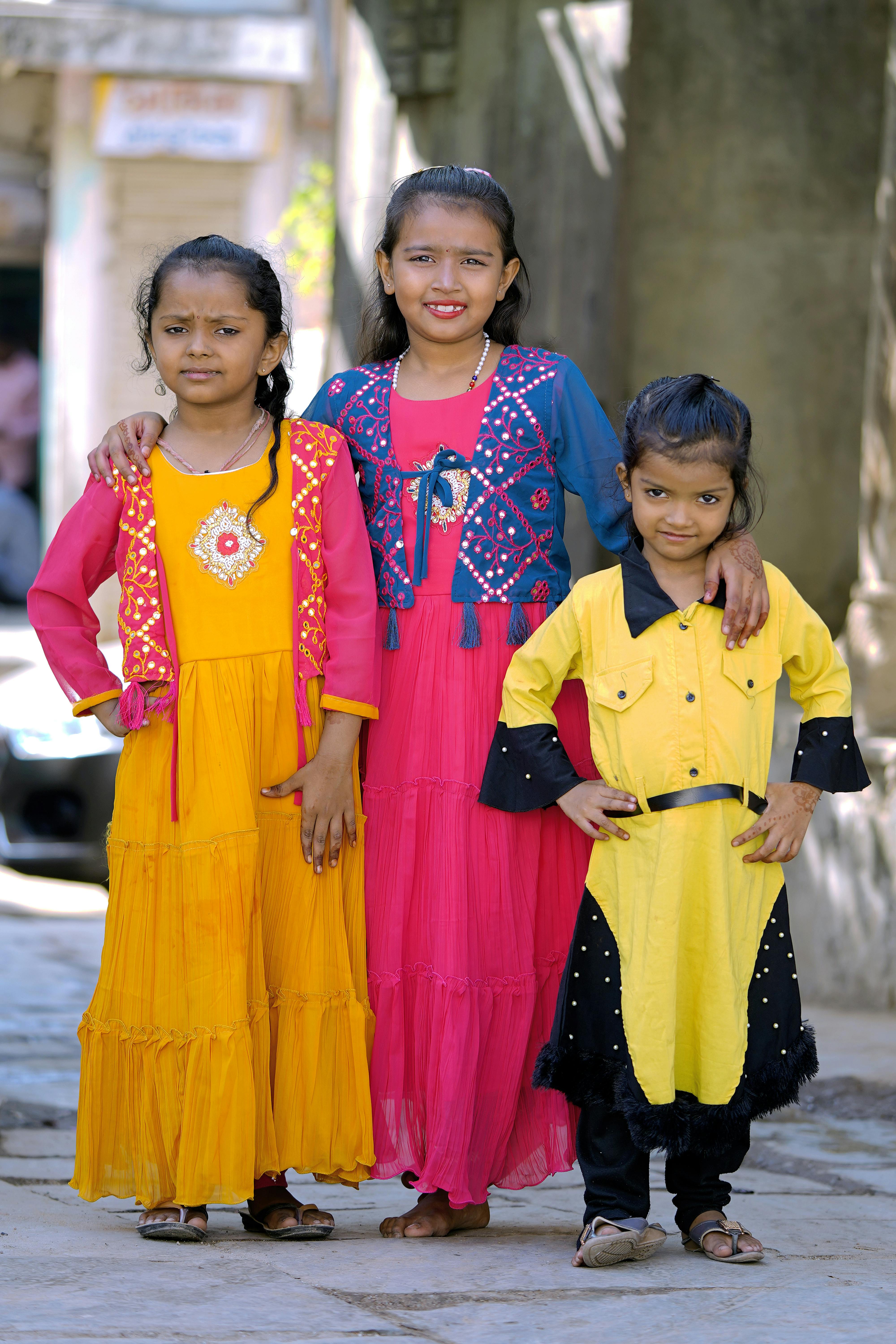 中文字幕电视剧热度榜推荐海报，呈现现代追剧场景